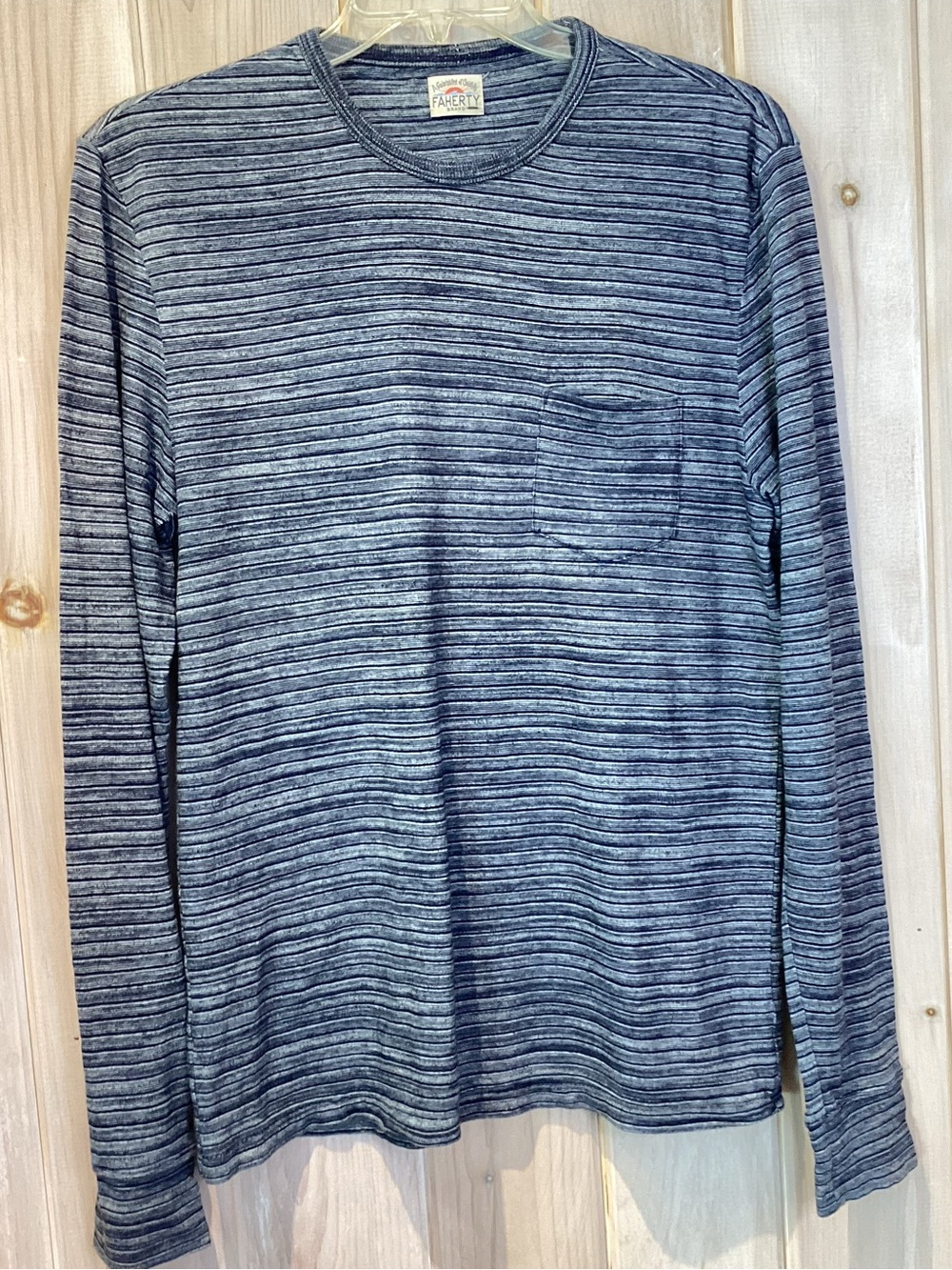 Faherty Men’s Navy Heathered Stripe Long Sleeve Pocket Tee